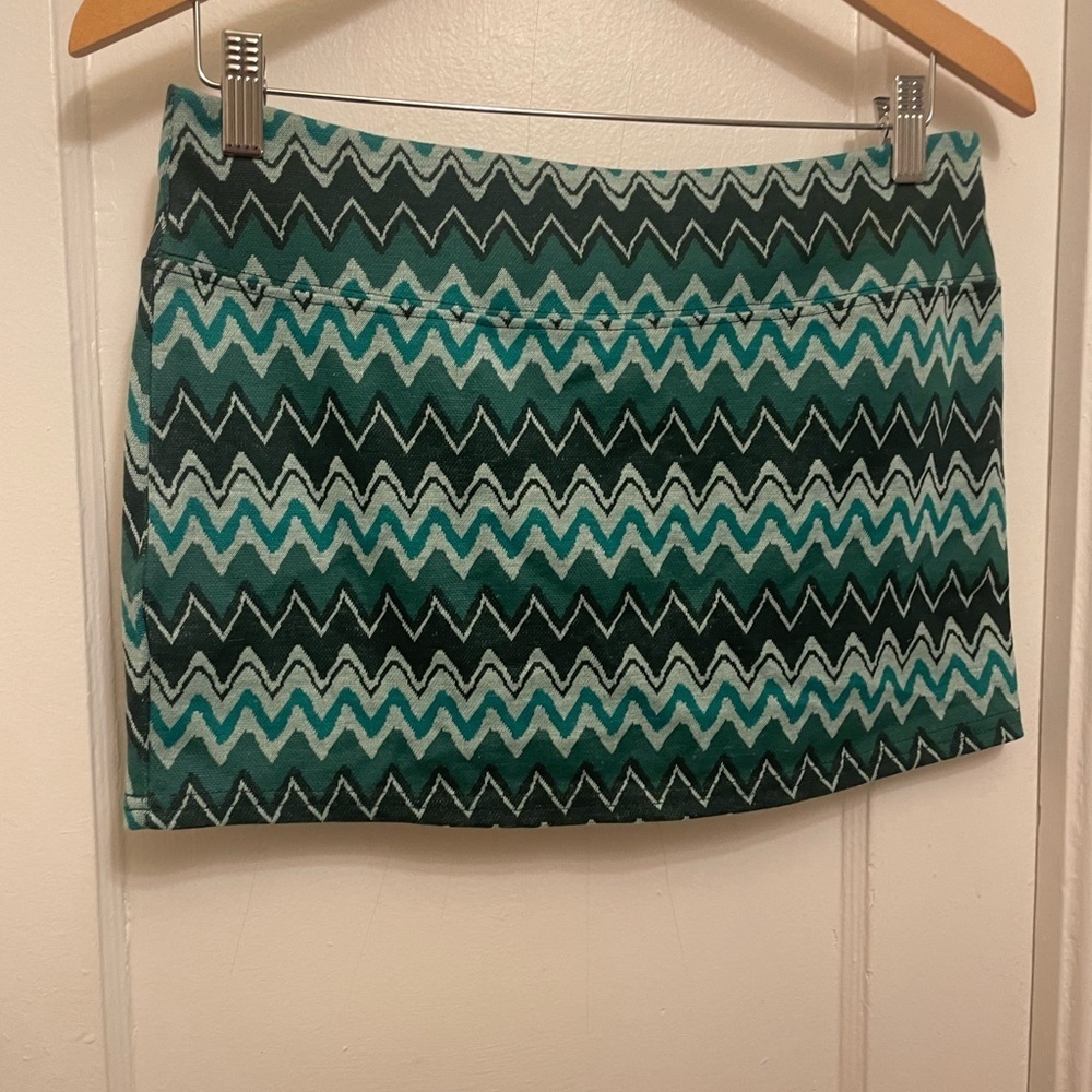 NWOT Urban Outfitters UO PEACHY LOW-RISE Mini Skirt SIZE M - Picture 2 of 5